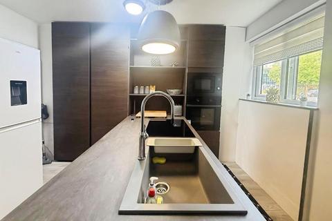 2 bedroom flat to rent, Wigston Close, Edmonton, London, N18 1XG