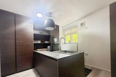 2 bedroom flat to rent, Wigston Close, Edmonton, London, N18 1XG