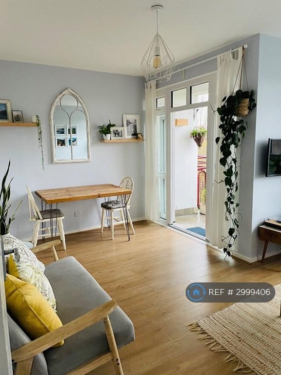 Apartment in Southfields - View 2