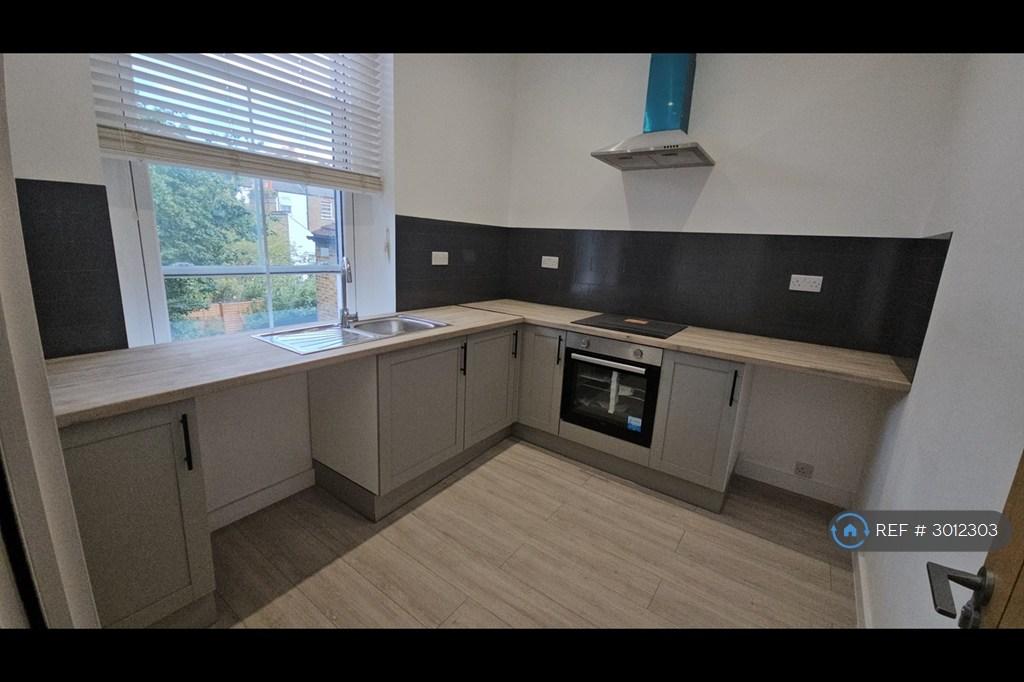 Apartment in London - View 5