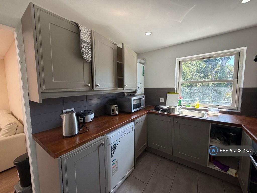 House in Croydon - View 3