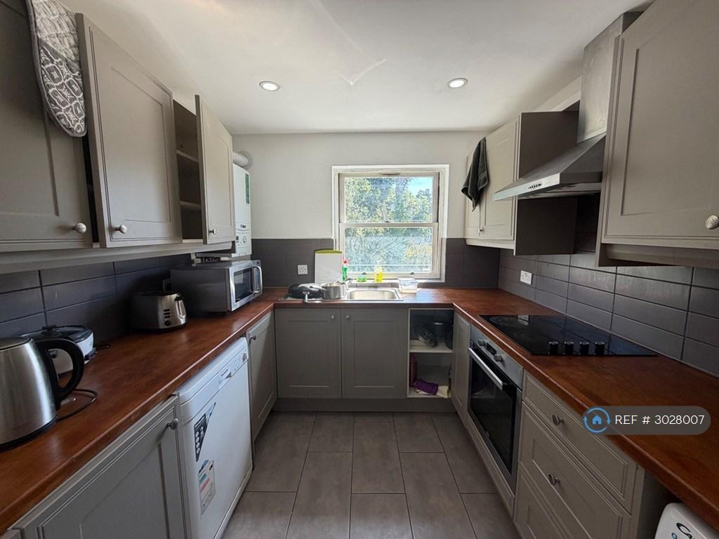 House in Croydon - View 4