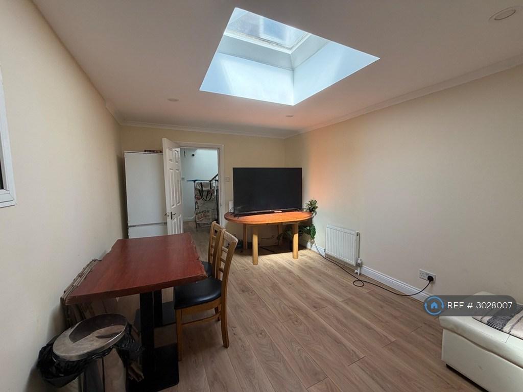 House in Croydon - View 5