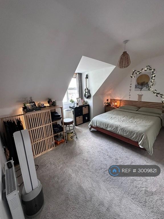 Apartment in Cambridge, Cambridgeshire - View 2
