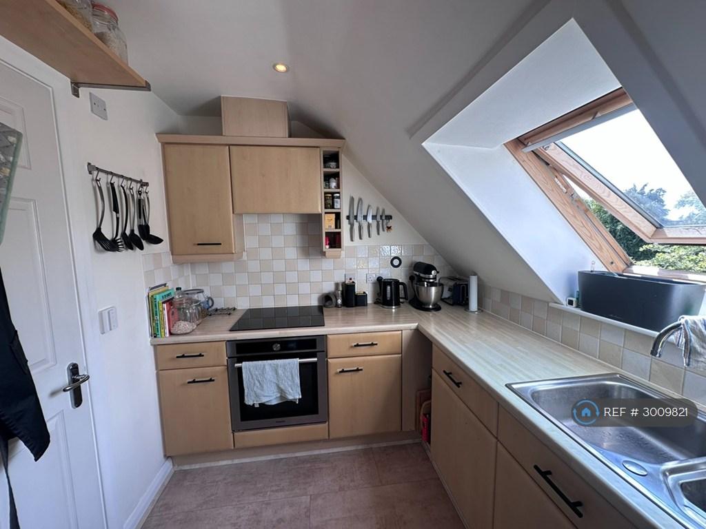 Apartment in Cambridge, Cambridgeshire - View 3