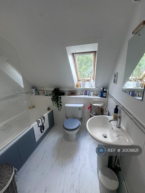 Apartment in Cambridge, Cambridgeshire - View 4
