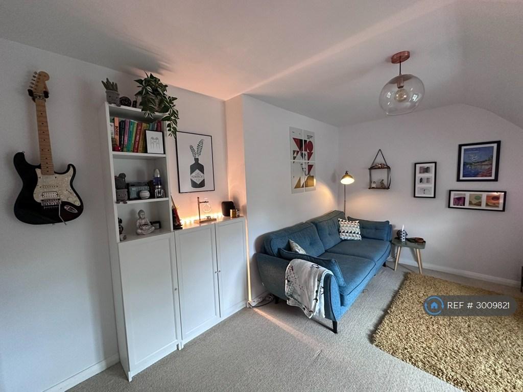 Apartment in Cambridge, Cambridgeshire - View 5