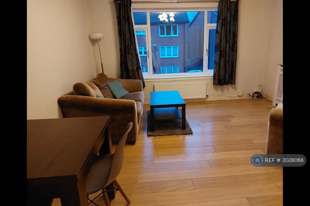 Apartment in Glasgow, Eastpark, North Woodside - View 2