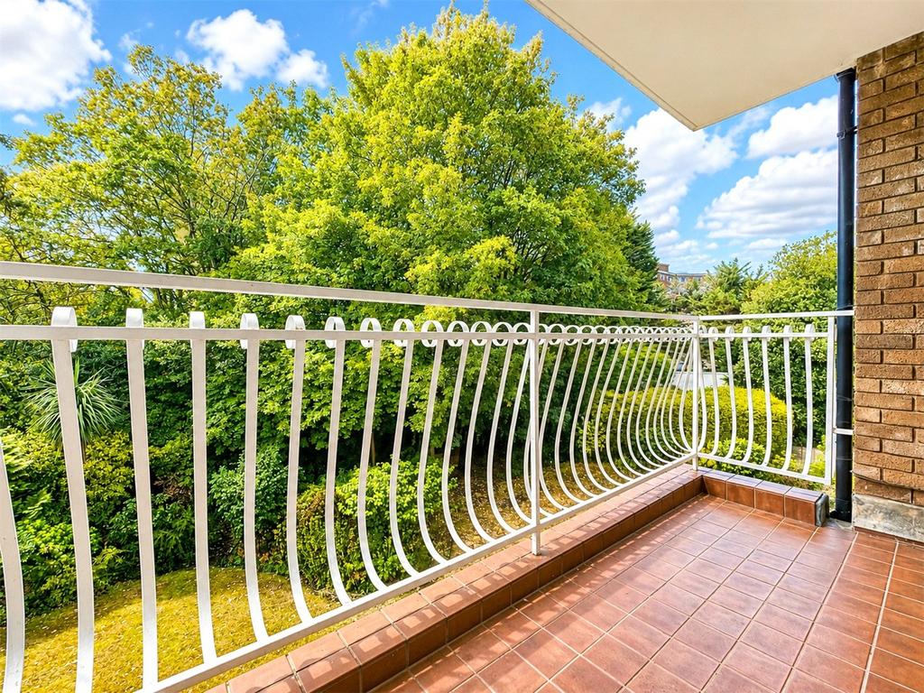 Apartment in Bournemouth, West Cliff - View 2