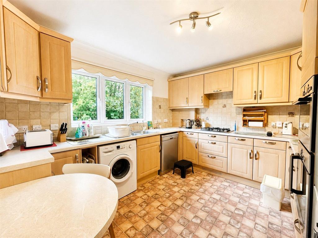 Apartment in Bournemouth, West Cliff - View 4