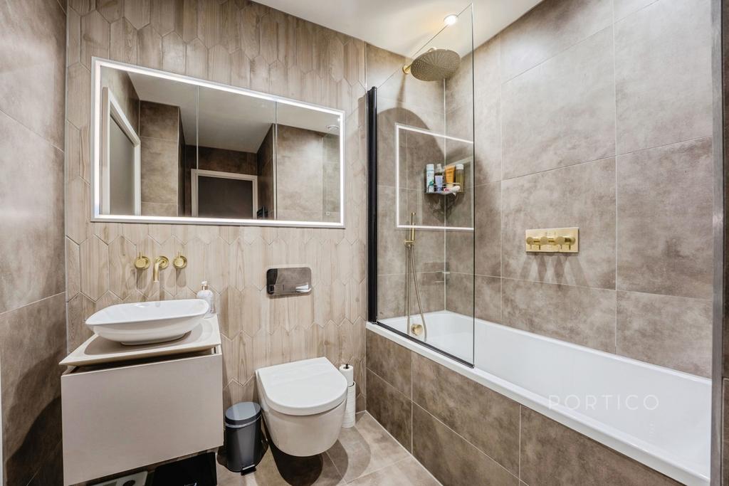House in London - View 5