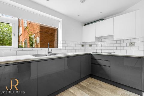 2 bedroom apartment for sale, Lambs Close, Cuffley EN6