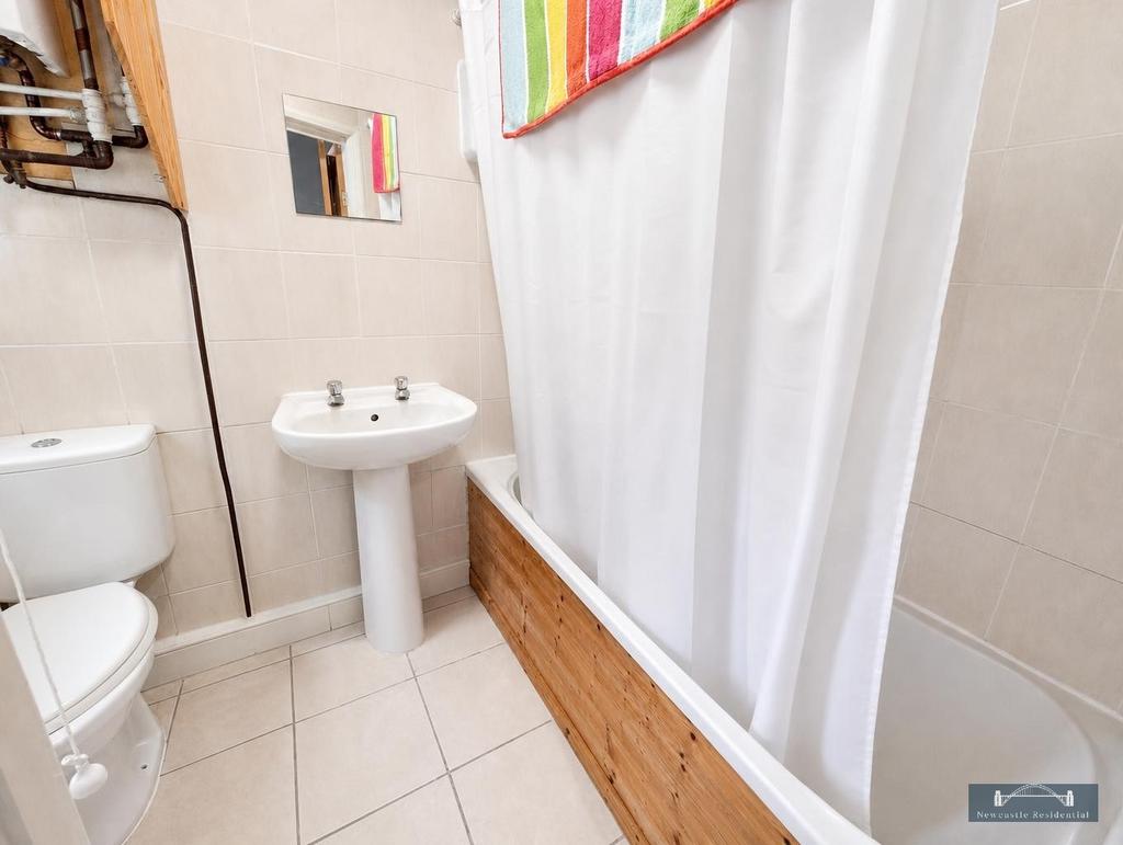 Apartment in Newcastle upon Tyne - View 2