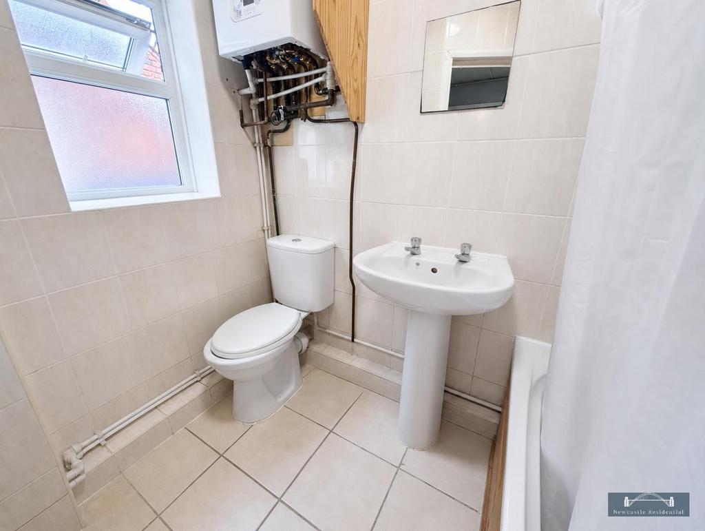 Apartment in Newcastle upon Tyne - View 3