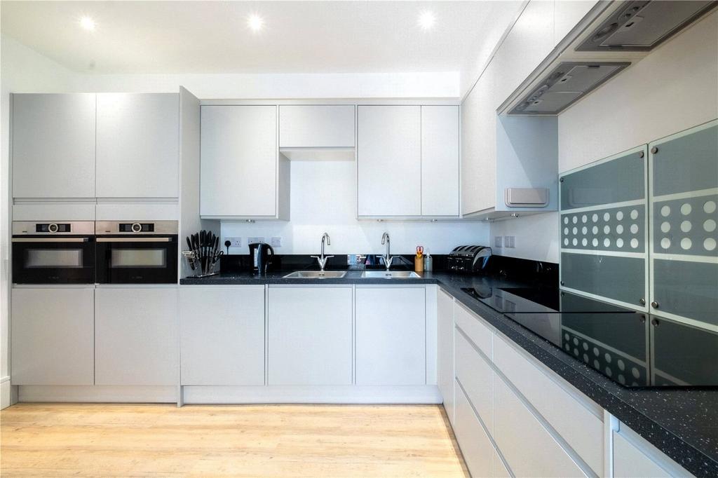 House in Croydon - More