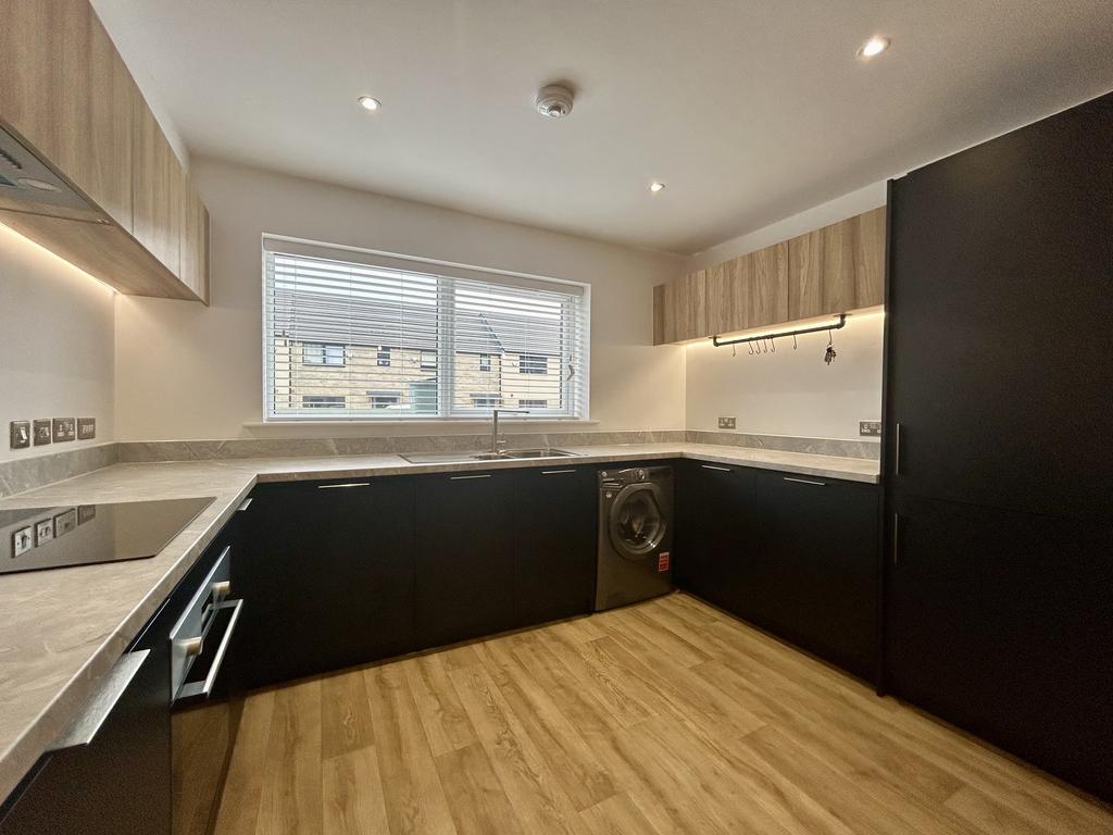 House in Leeds, Farnley - View 2
