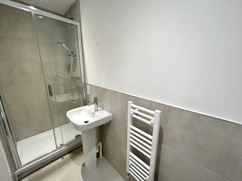 House in Leeds, Farnley - More