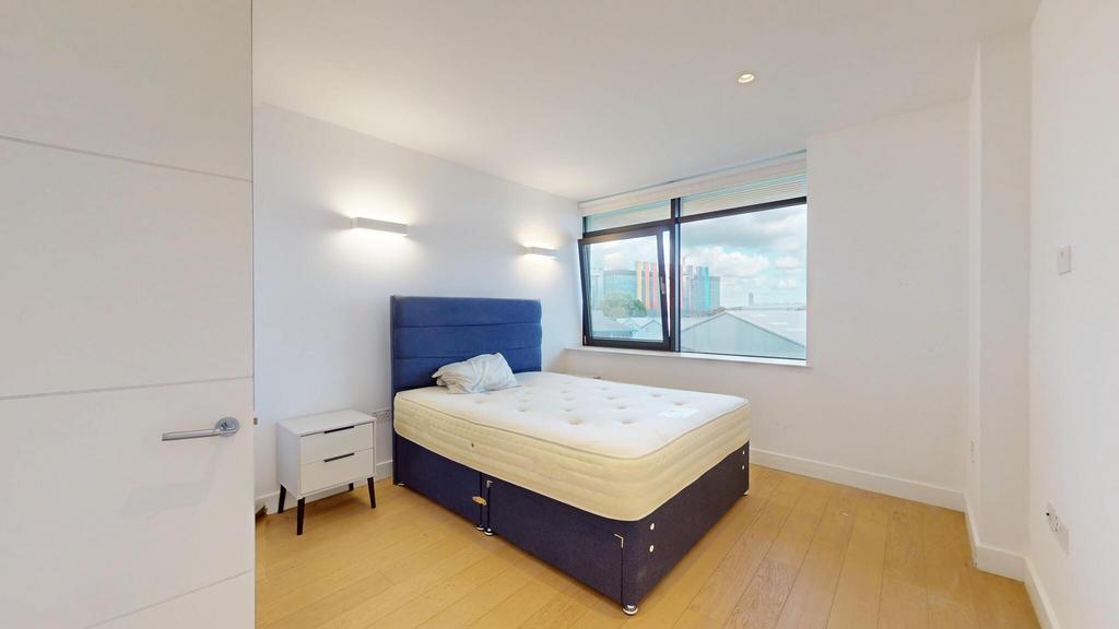 Apartment in Brentford - View 3