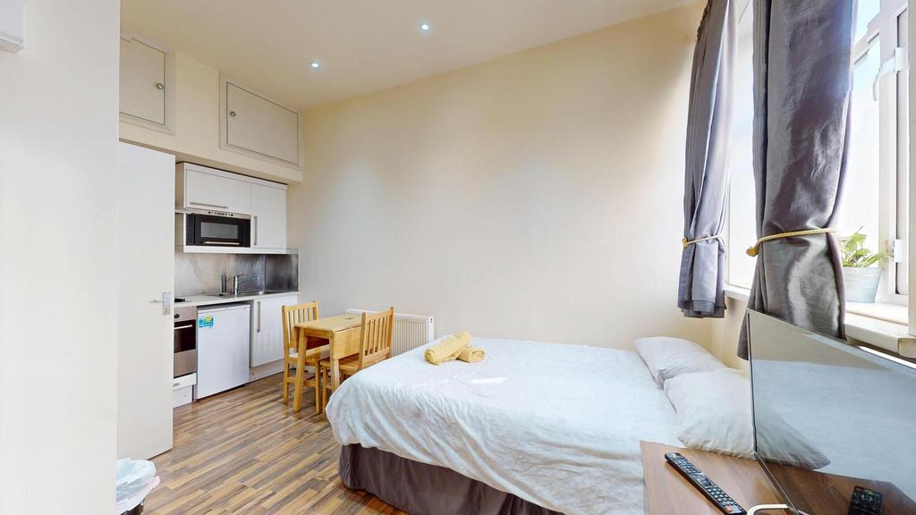 Apartment in London - View 5