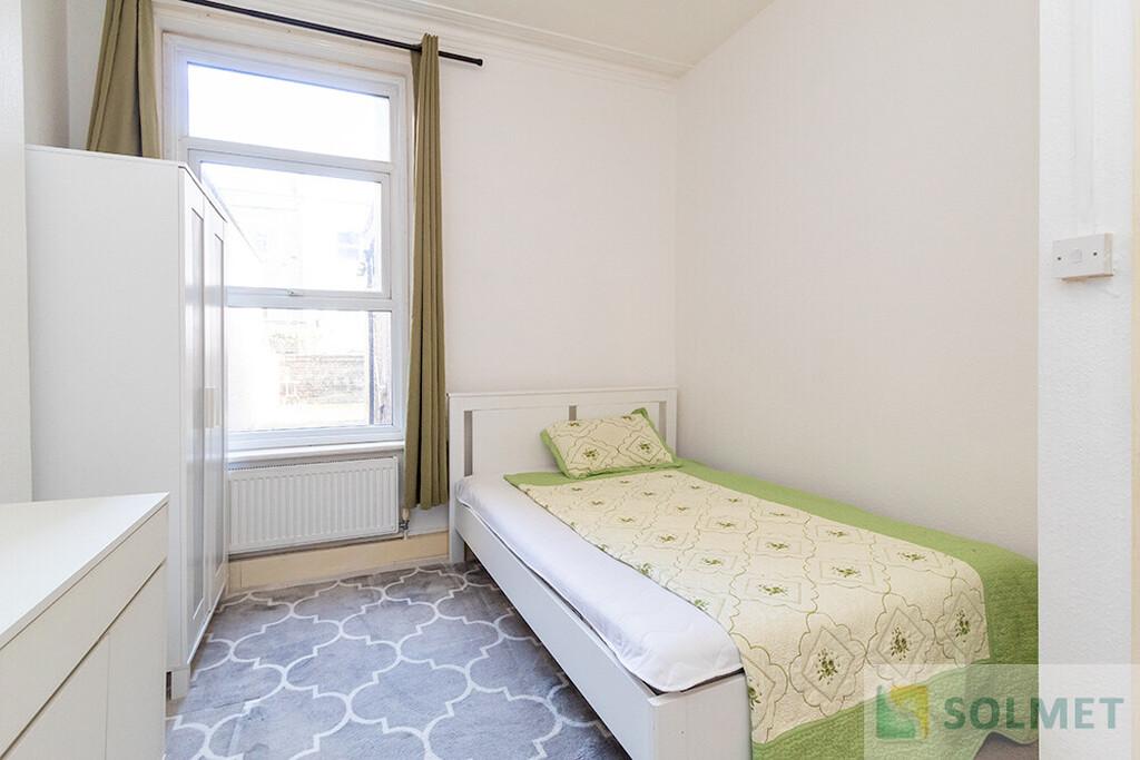 Apartment in London - View 5