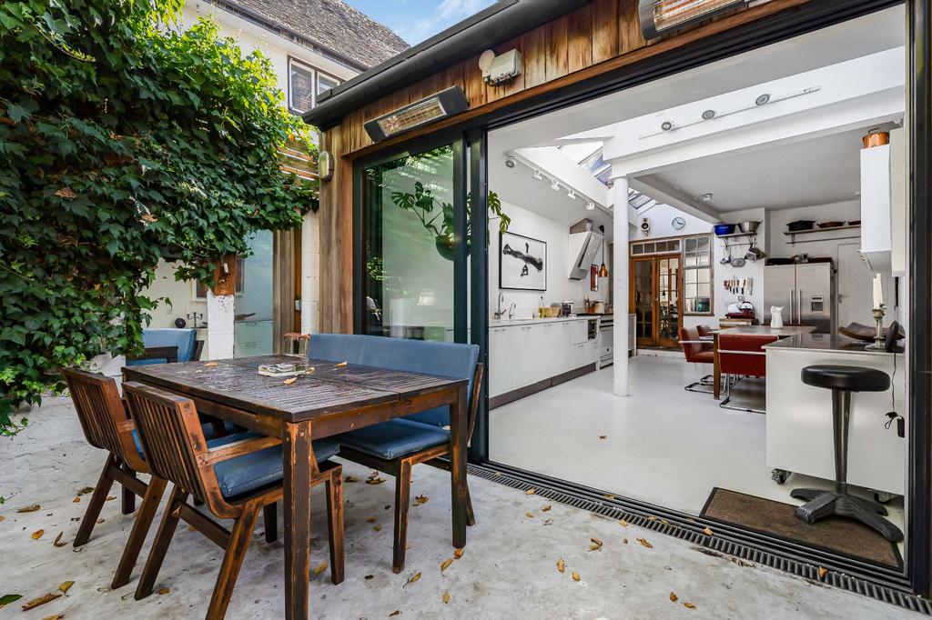 House in London, Victoria Park Village, Hackney - View 2