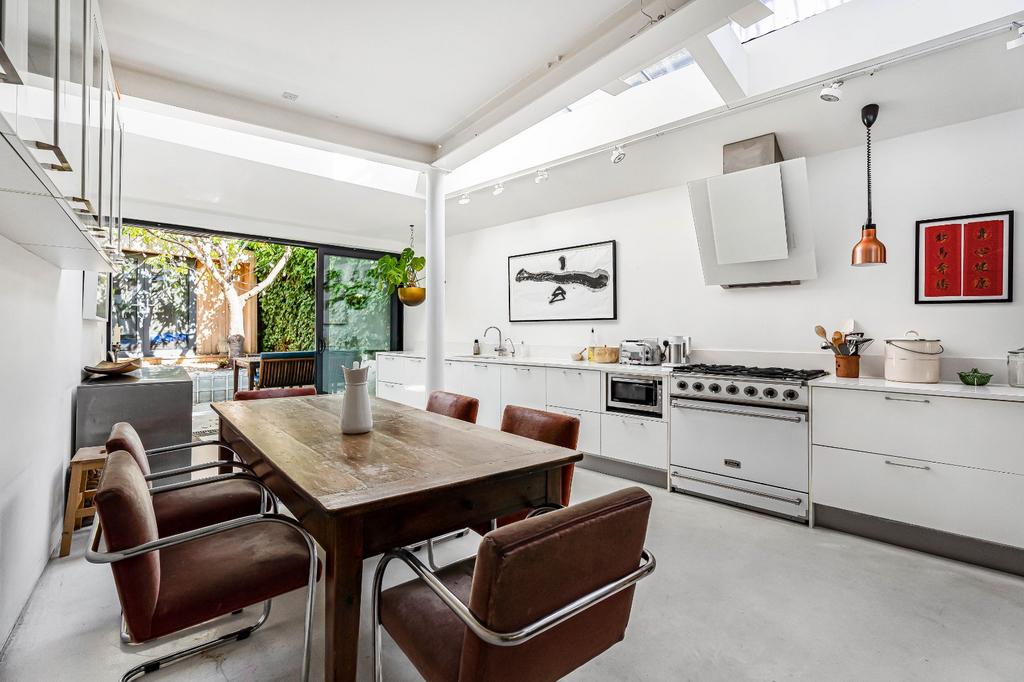 House in London, Victoria Park Village, Hackney - View 3