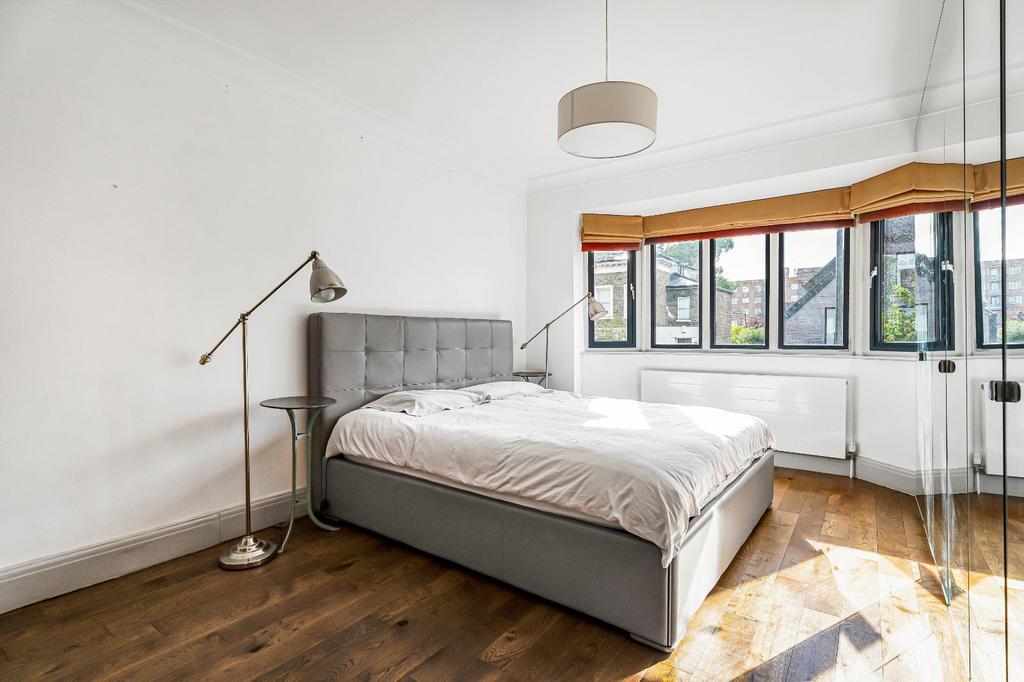 House in London, Victoria Park Village, Hackney - View 4