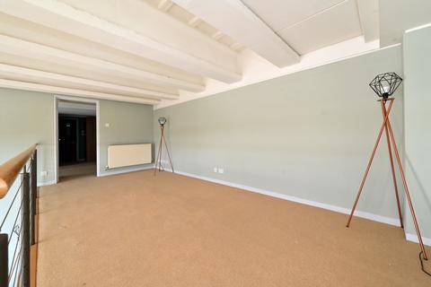 4 bedroom apartment to rent, Peterborough Road, SW6