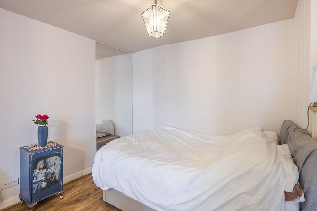 Apartment in London - View 3