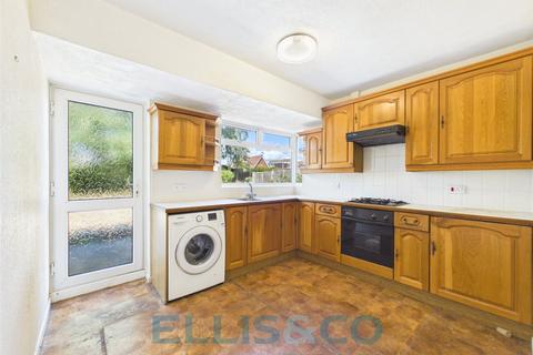 2 bedroom bungalow for sale, Cranford Road, Tonbridge, Kent, TN10