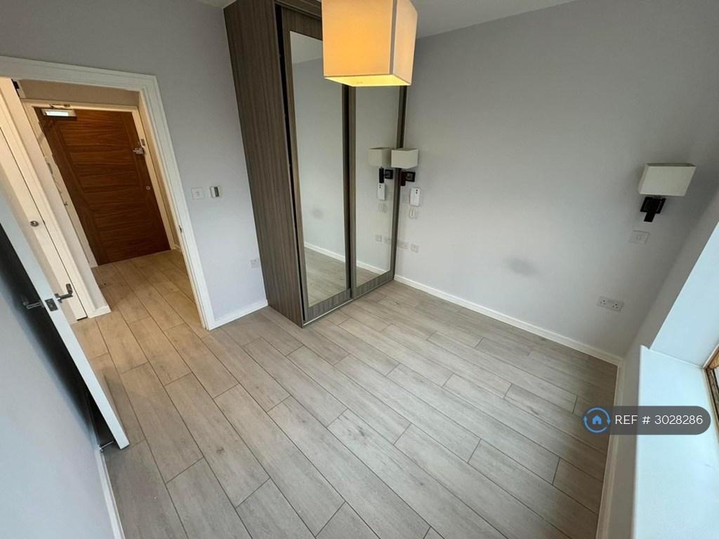 Apartment in Wembley - View 3