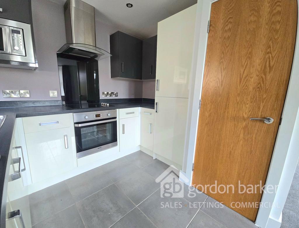 Apartment in Talbot Village, Talbot Woods, Bournemouth - View 3