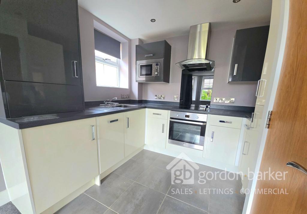 Apartment in Talbot Village, Talbot Woods, Bournemouth - View 4