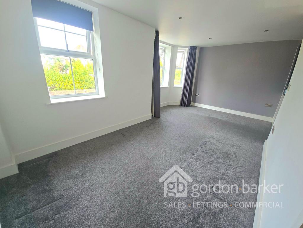 Apartment in Talbot Village, Talbot Woods, Bournemouth - View 5