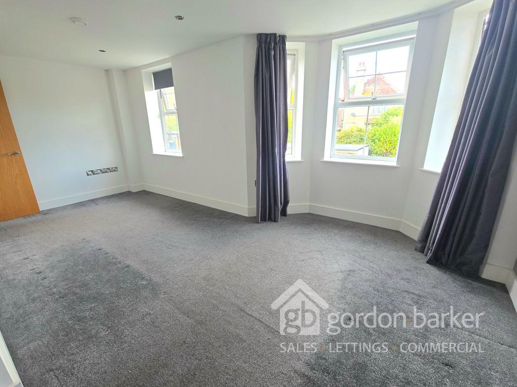 Apartment in Talbot Village, Talbot Woods, Bournemouth - More
