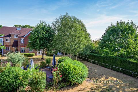 2 bedroom apartment for sale, St Rumbolds Court, Buckingham Road, Brackley, Northamptonshire, NN13 7BF