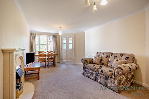 2 bedroom apartment for sale, St Rumbolds Court, Buckingham Road, Brackley, Northamptonshire, NN13 7BF