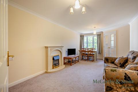 2 bedroom apartment for sale, St Rumbolds Court, Buckingham Road, Brackley, Northamptonshire, NN13 7BF
