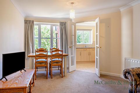 2 bedroom apartment for sale, St Rumbolds Court, Buckingham Road, Brackley, Northamptonshire, NN13 7BF