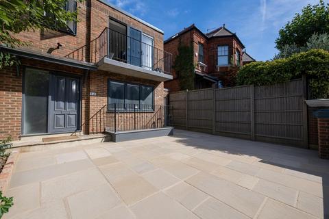 undefined, Prout Grove, Neasden, London