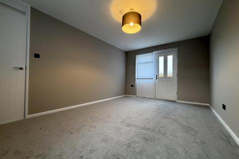 3 bedroom terraced house to rent, Falkirk Close, Bransholme, Hull
