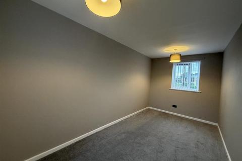 3 bedroom terraced house to rent, Falkirk Close, Bransholme, Hull