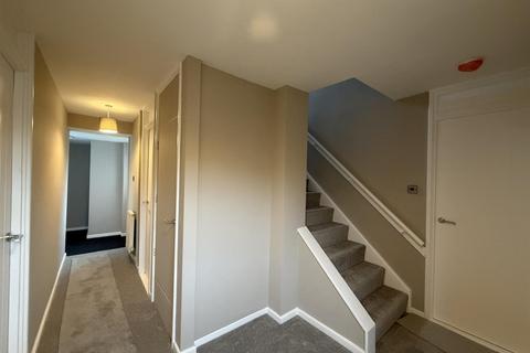 3 bedroom terraced house to rent, Falkirk Close, Bransholme, Hull