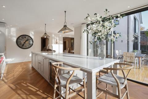 5 bedroom detached house to rent, Ham Farm Road, Richmond, TW10