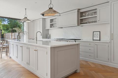 5 bedroom detached house to rent, Ham Farm Road, Richmond, TW10