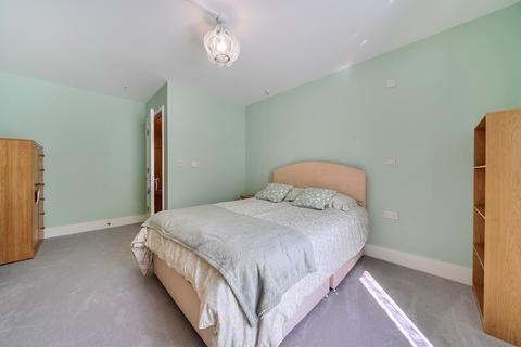 2 bedroom apartment for sale, Squirrels Heath Lane, Gidea Park RM2