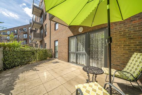 2 bedroom apartment for sale, Squirrels Heath Lane, Gidea Park RM2