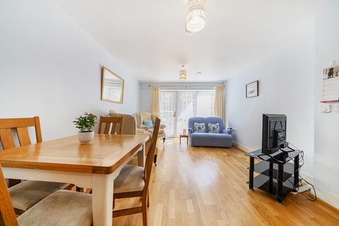 2 bedroom apartment for sale, Squirrels Heath Lane, Gidea Park RM2