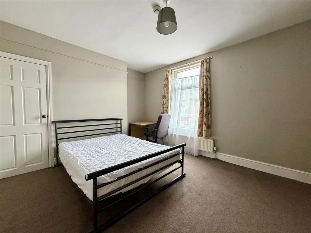 House in York - View 4