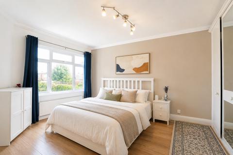 3 bedroom flat for sale, Ashbourne Avenue, London NW11